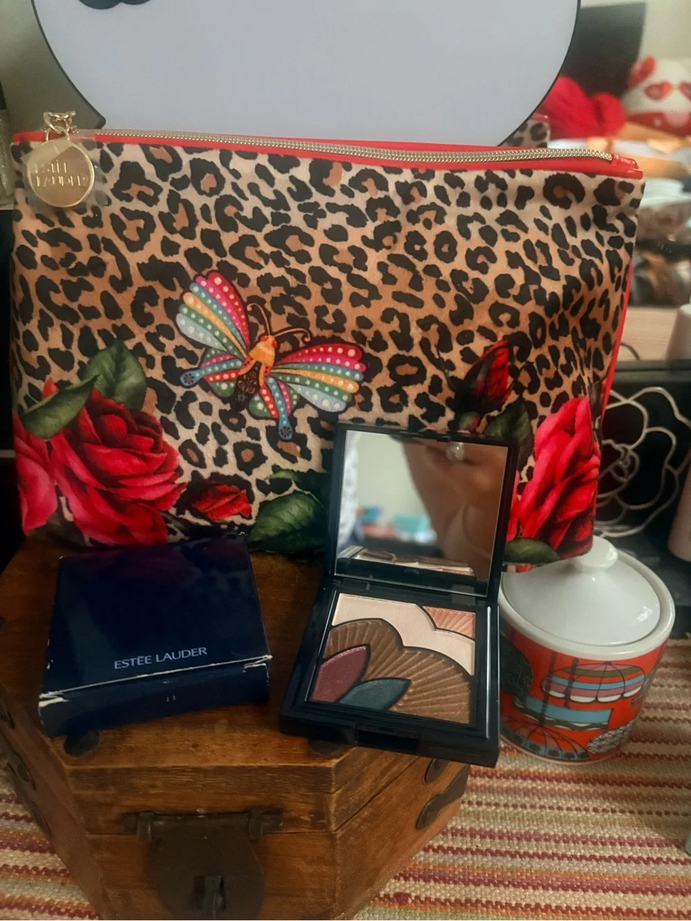 Estée Lauder Cosmetics Pouch + Eyeshadow NWOT - Picture 1 of 6